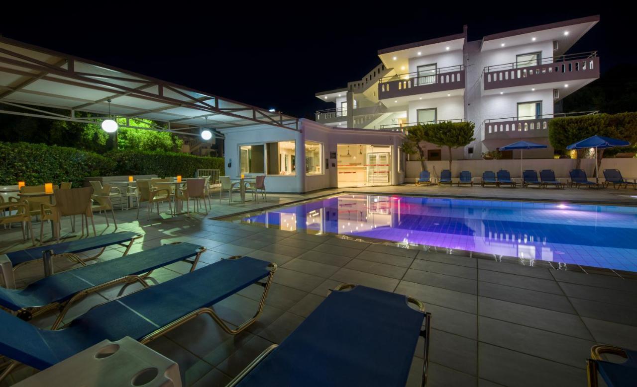 Varouxakis Hotel Platanés エクステリア 写真