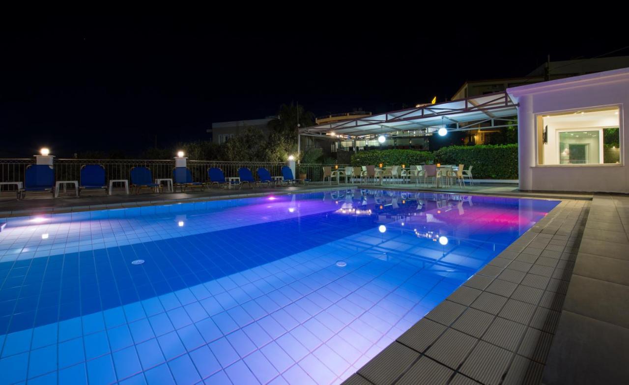 Varouxakis Hotel Platanés エクステリア 写真