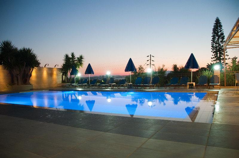 Varouxakis Hotel Platanés エクステリア 写真